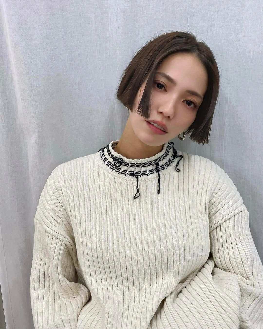 short bobbed hairstyle Minimalist Jaw-Length Bob with a Soft Center Part