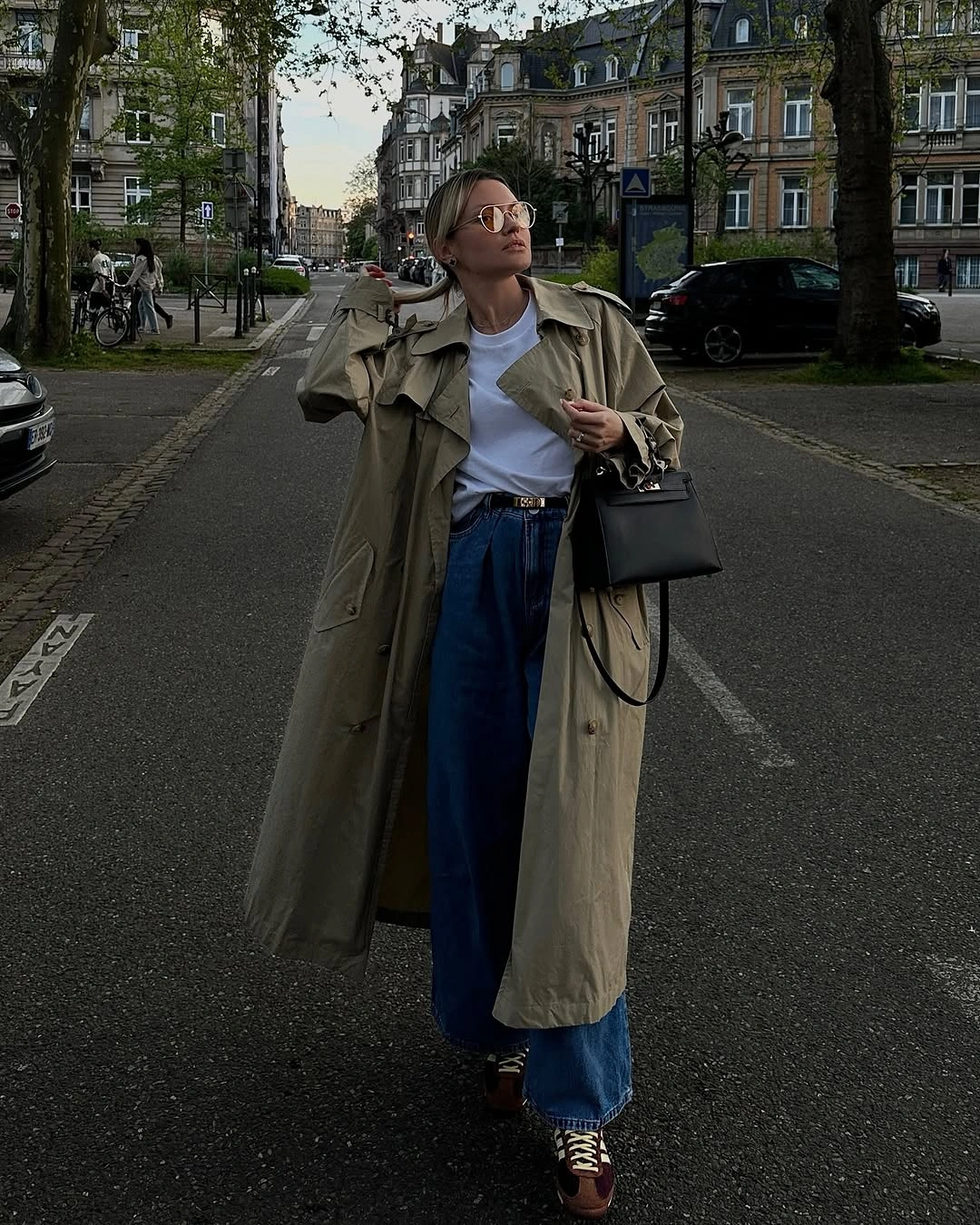 Trench coat fall outfits 2026 Relaxed City Layers with Denim and Olive Neutrals