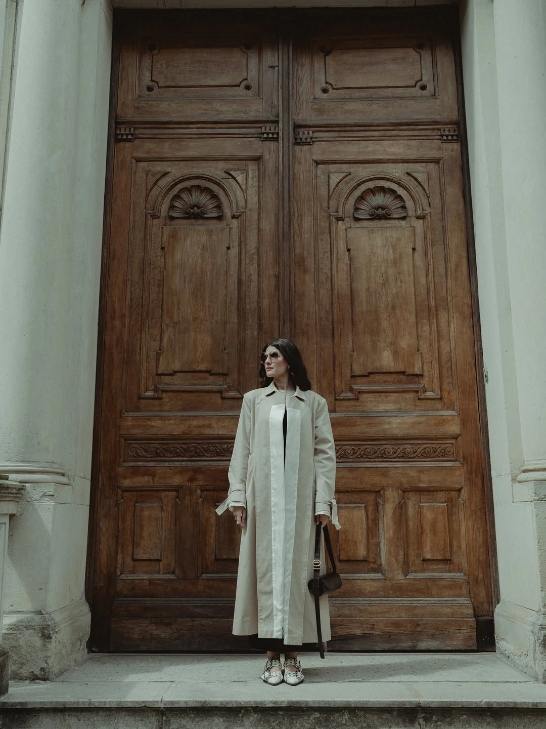 Trench coat fall outfits 2026 Quiet Luxury with an Architectural Cream Trench