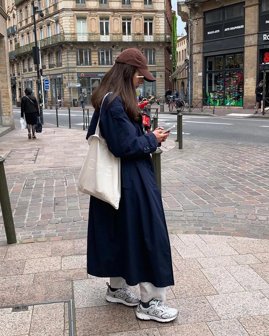 Trench coat fall outfits 2026 Navy Street Style with Comfortable Everyday Layers