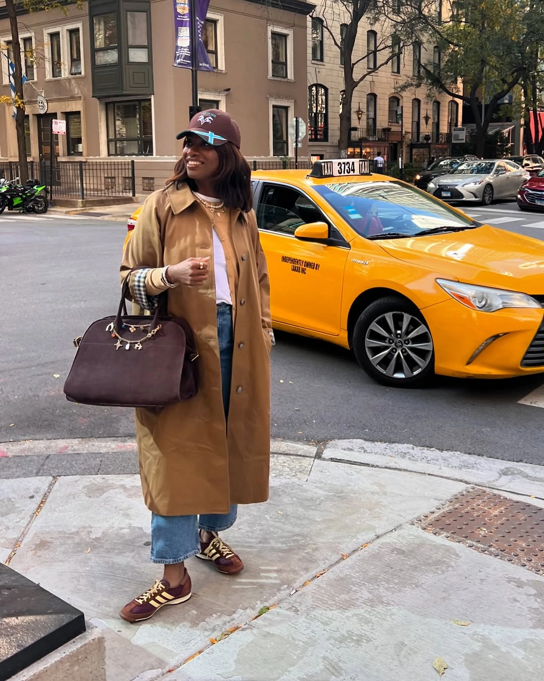 Trench coat fall outfits 2026 Relaxed Camel Street Style with Sporty Weekend Energy