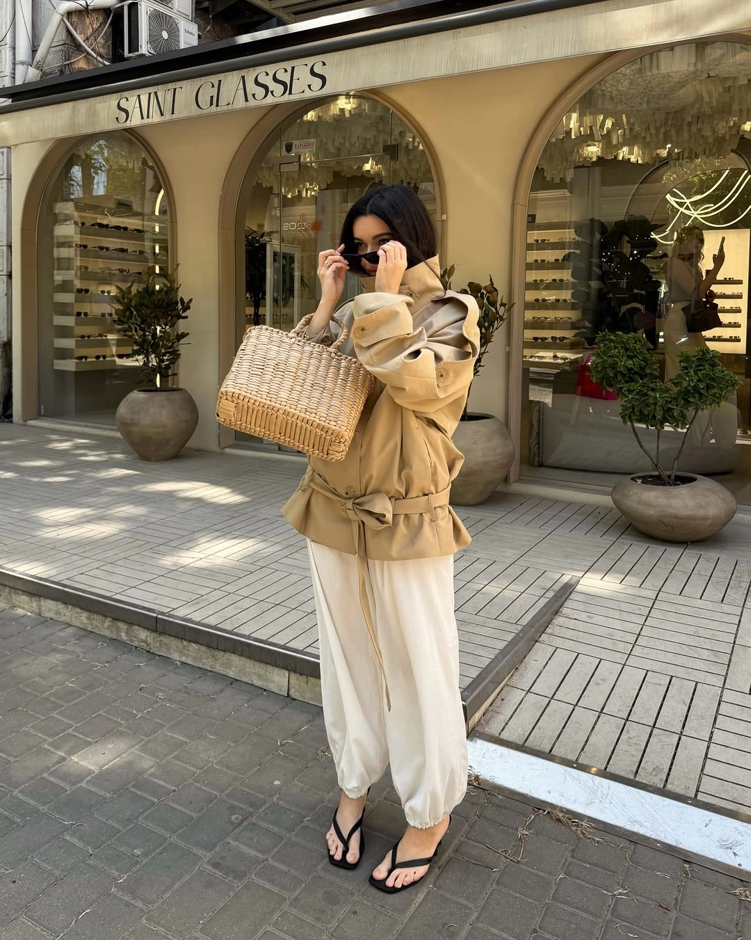 Trench coat fall outfits 2026 Relaxed Neutral Layers for Warm Early Fall Days
