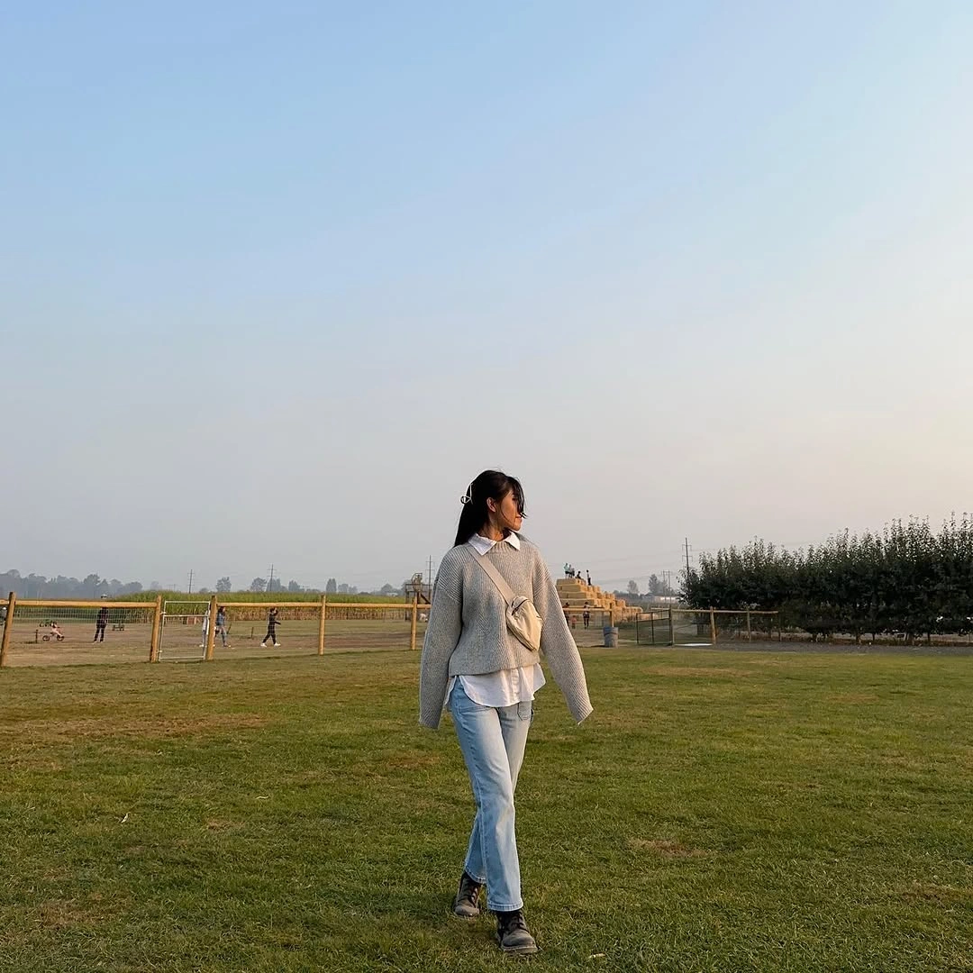 what are the best fall outfits for casual days? Relaxed Knit Layers for Peaceful Autumn Walks