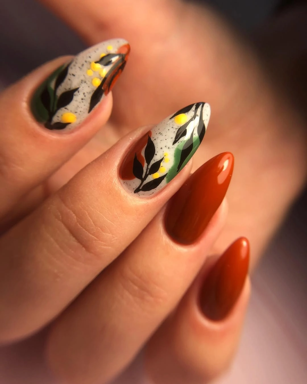 Dark Green and Cream Leaf-Like Accents