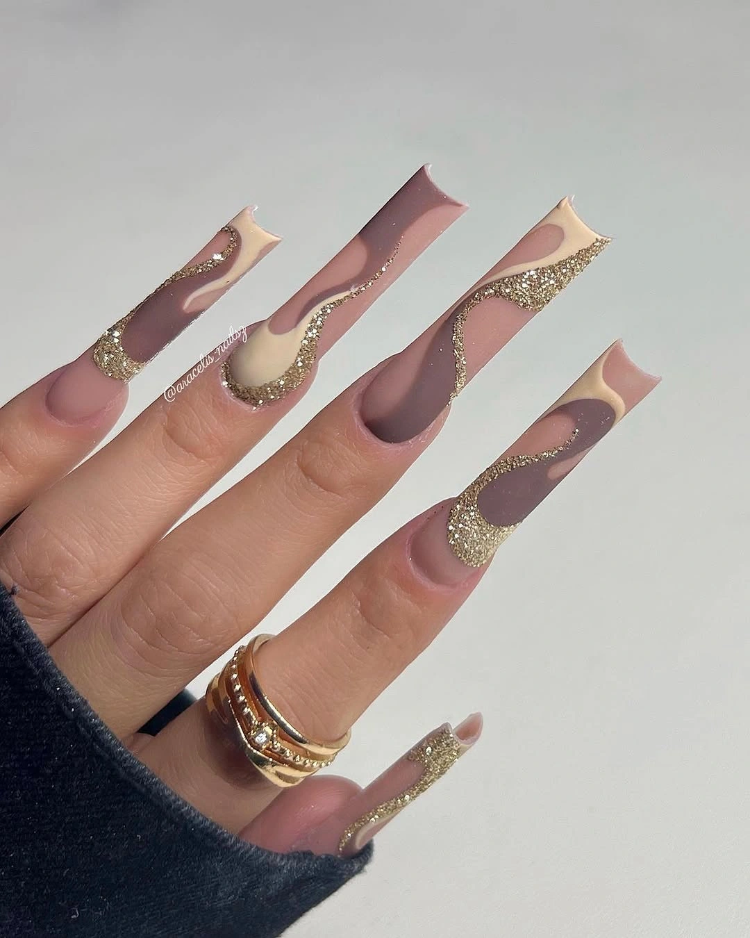 mauve square nails with taupe curves and quiet gold accents
