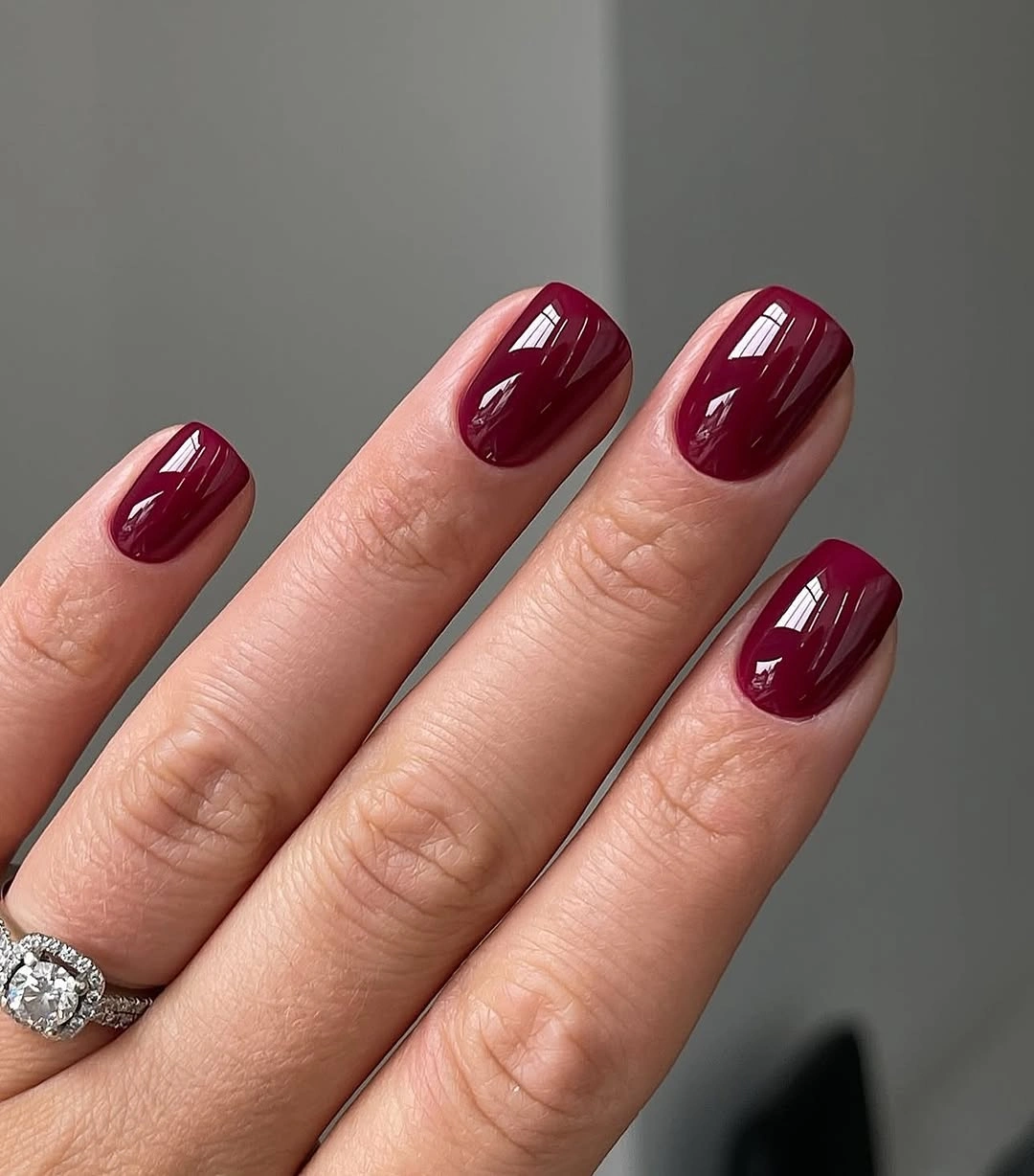 Short glossy wine-red nails with clean square edges
