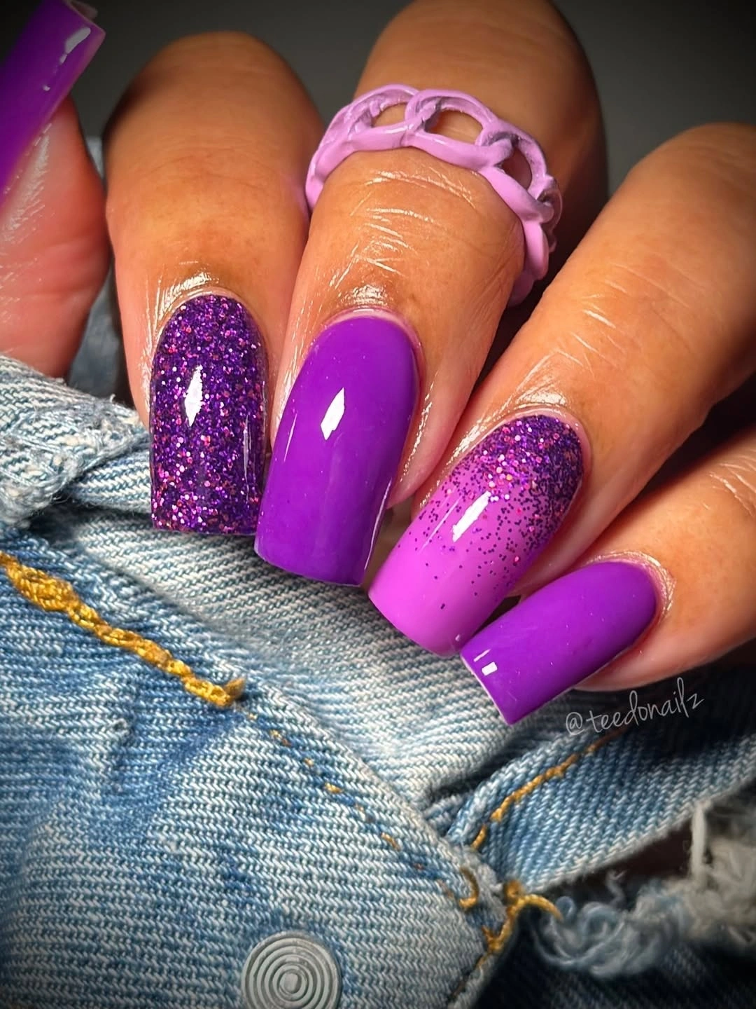 Long violet square nails alternating smooth and glittered purple