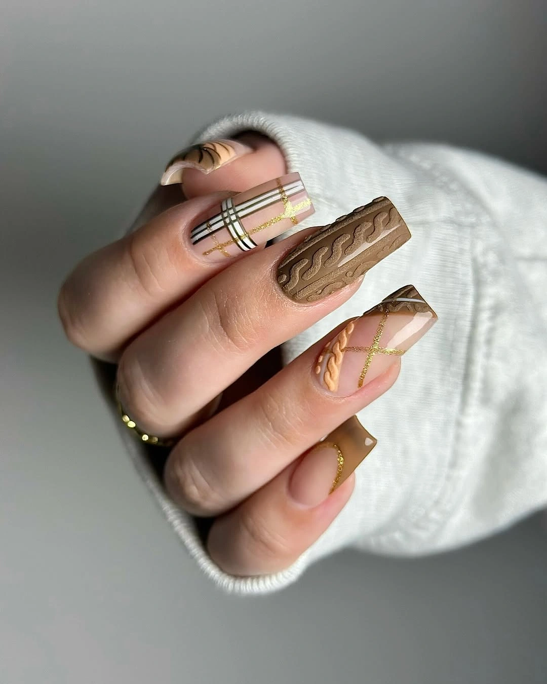 Square nails with plaid lines sweater texture and gold accents