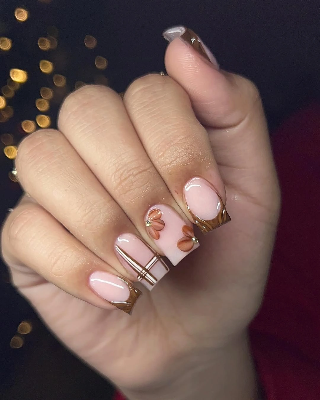 Short pink nails with tiny gold and rose metallic details