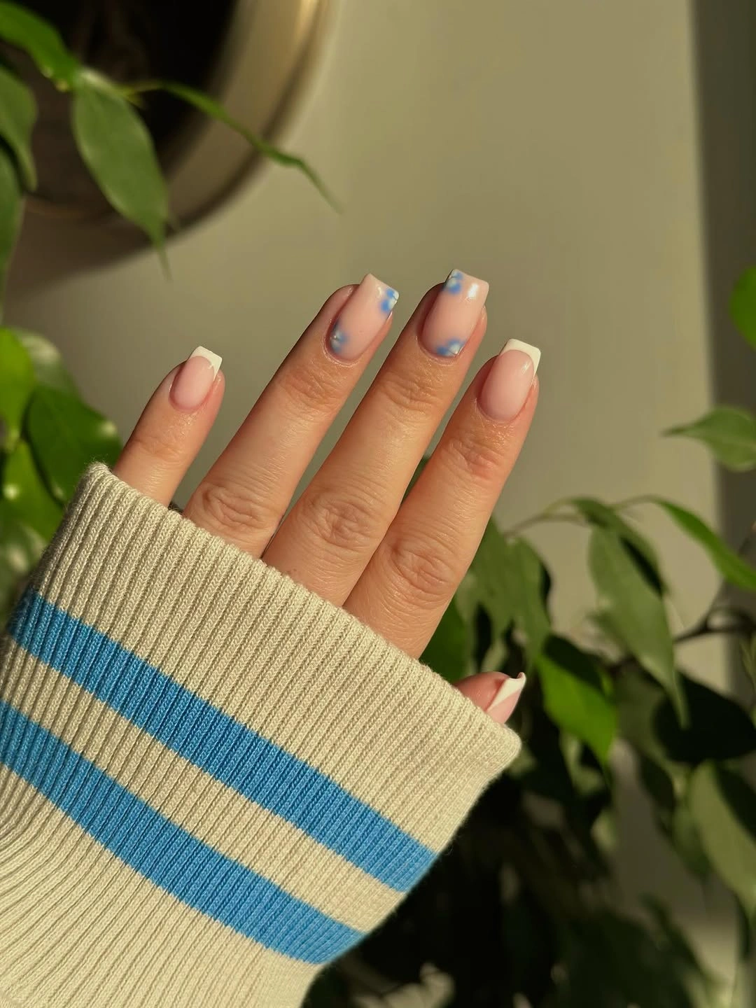 Short square nude nails with alternating blue and coral edge accents