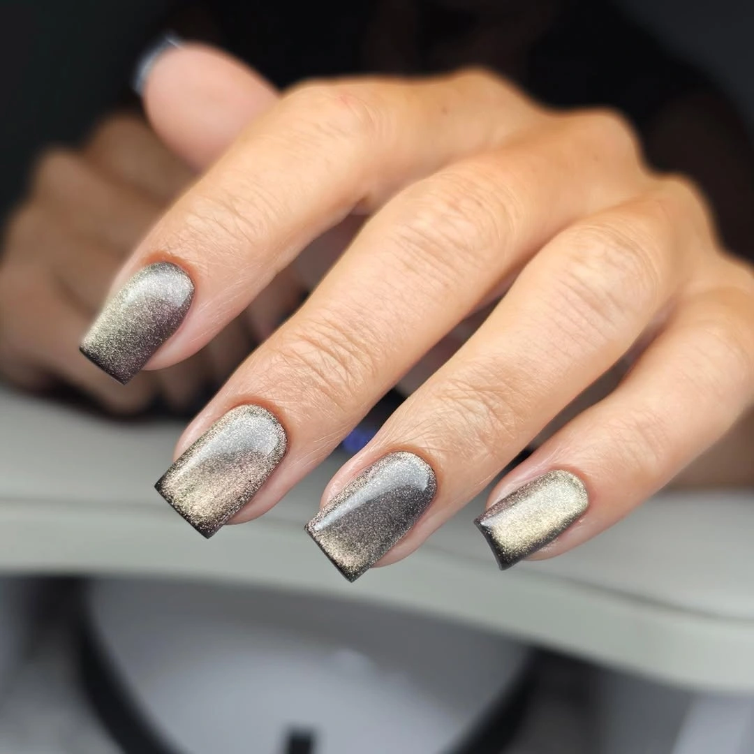 Medium square nails with an even reflective silver metallic finish