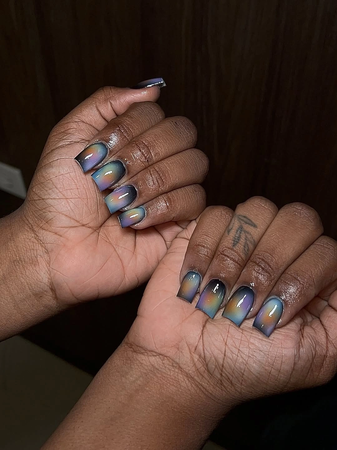 Reflective blue violet and green short square fall nails