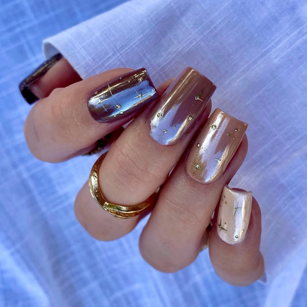 Medium square caramel brown nails with pearly reflection