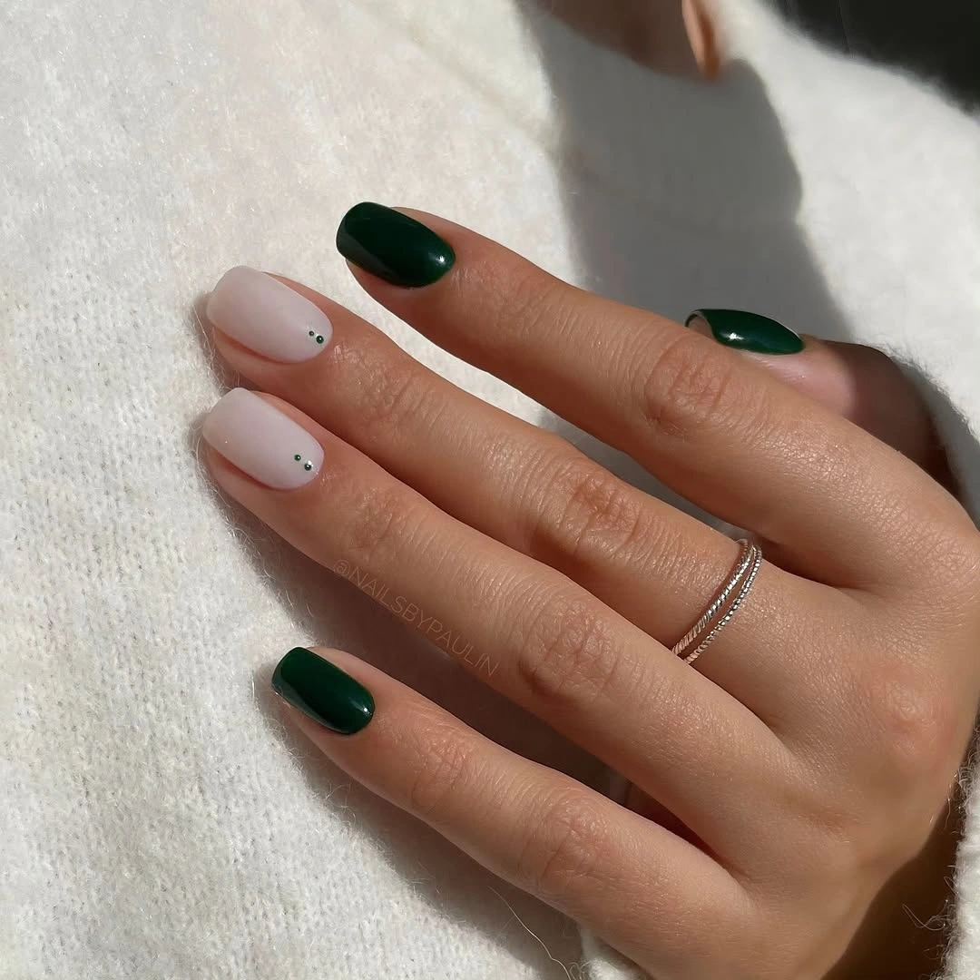Short nude forest green nails with white curved detail