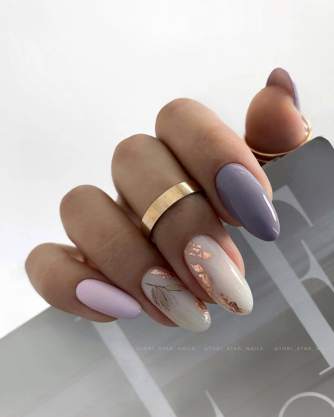 Long lilac pink cream nails with gold floral accents