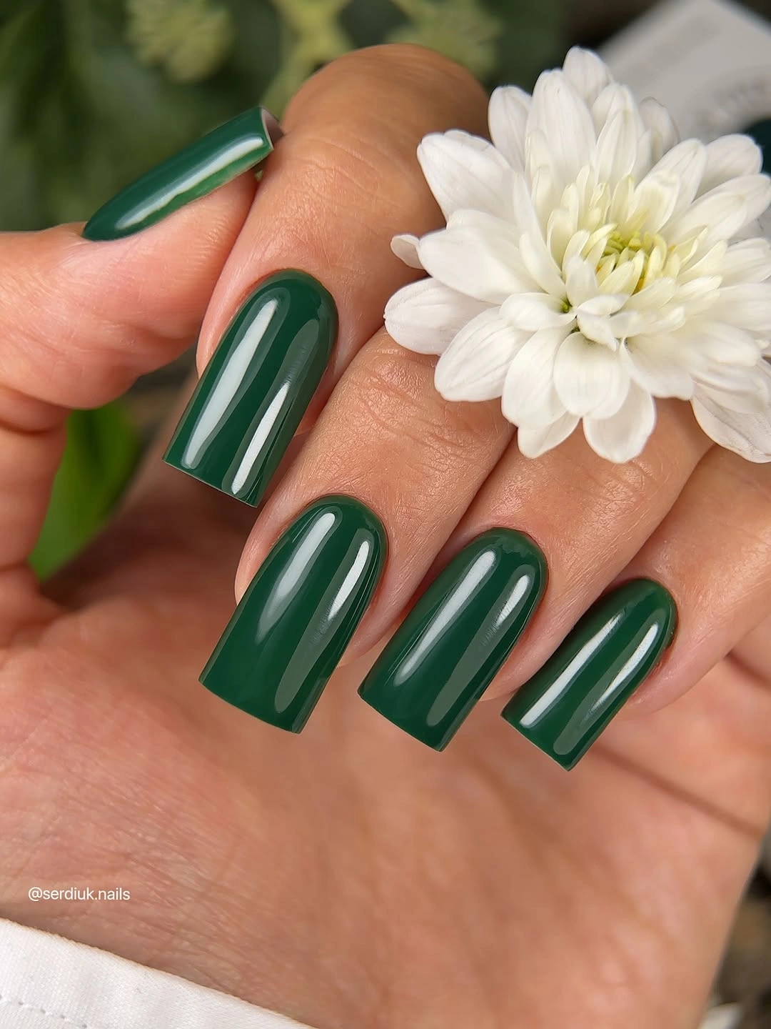 Long glossy emerald green square nails with clean shine