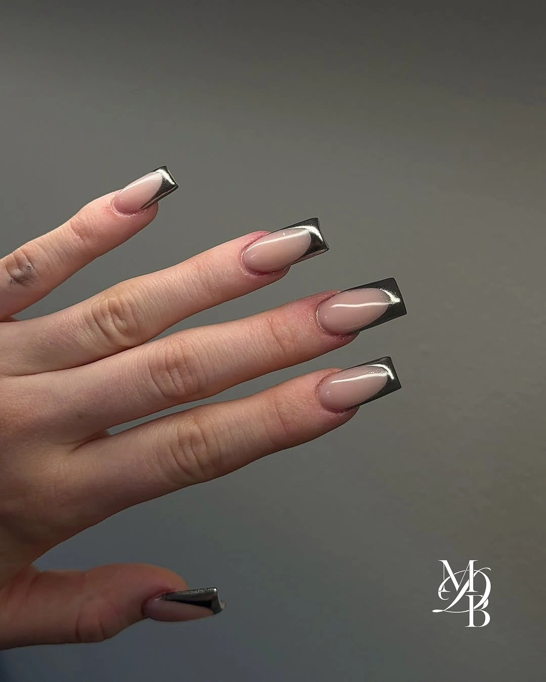 Medium nude square nails with thin black French tip lines