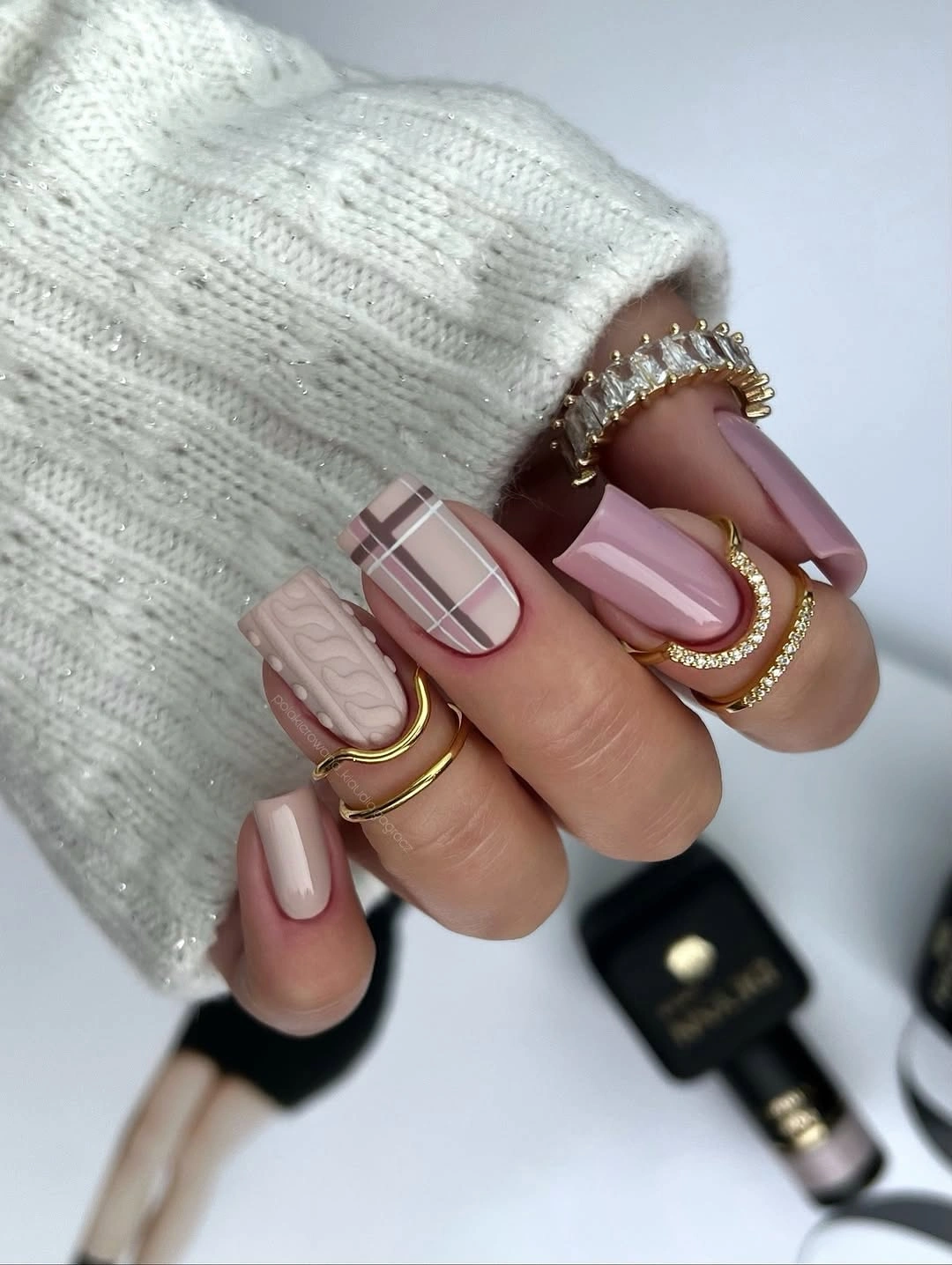 Soft plaid rounded nails with a glossy burgundy accent