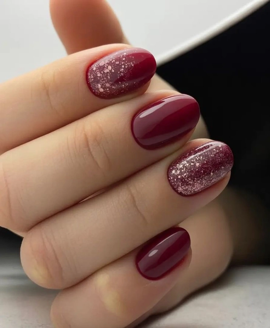 Short burgundy nails with one densely glittered wine accent