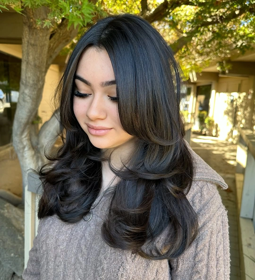 Long black middle part waves with layered lower movement
