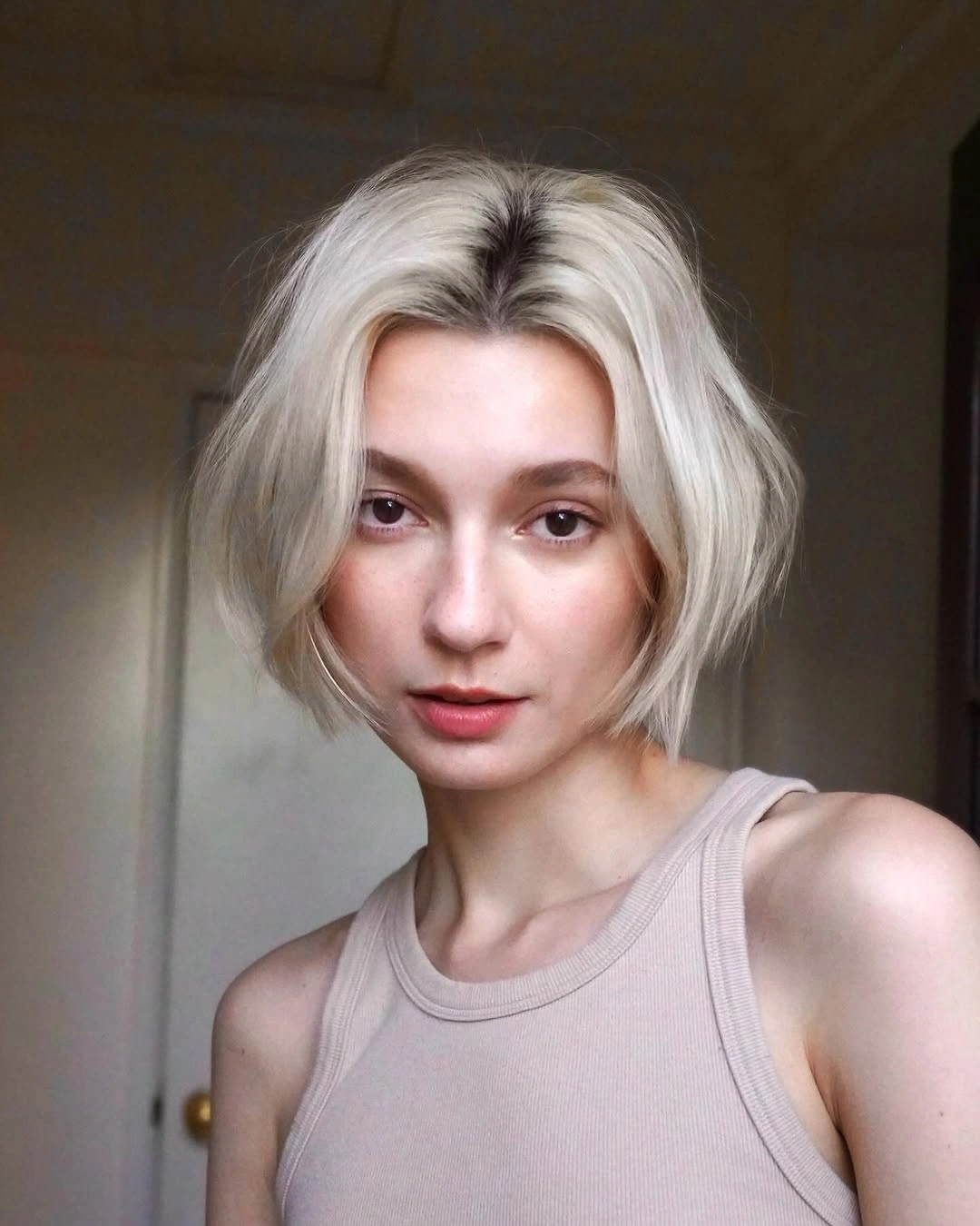 Short platinum middle part crop with lifted front layers