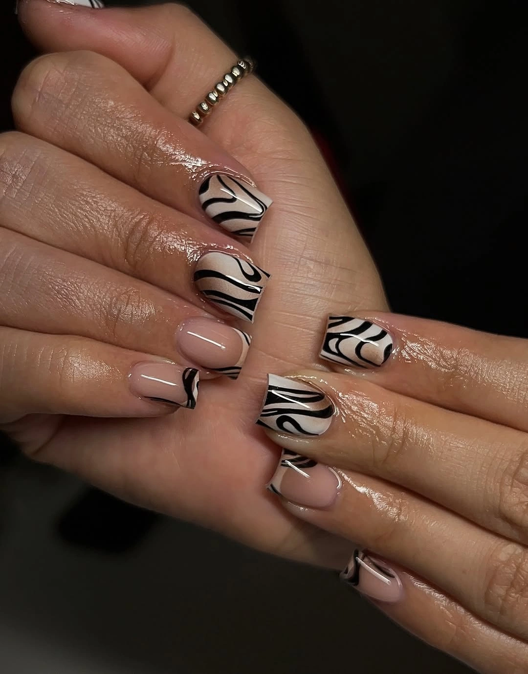 Short nude nails with black and white curved stripe art