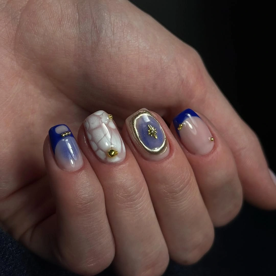 Short blue nude nails with tiny reflective accents