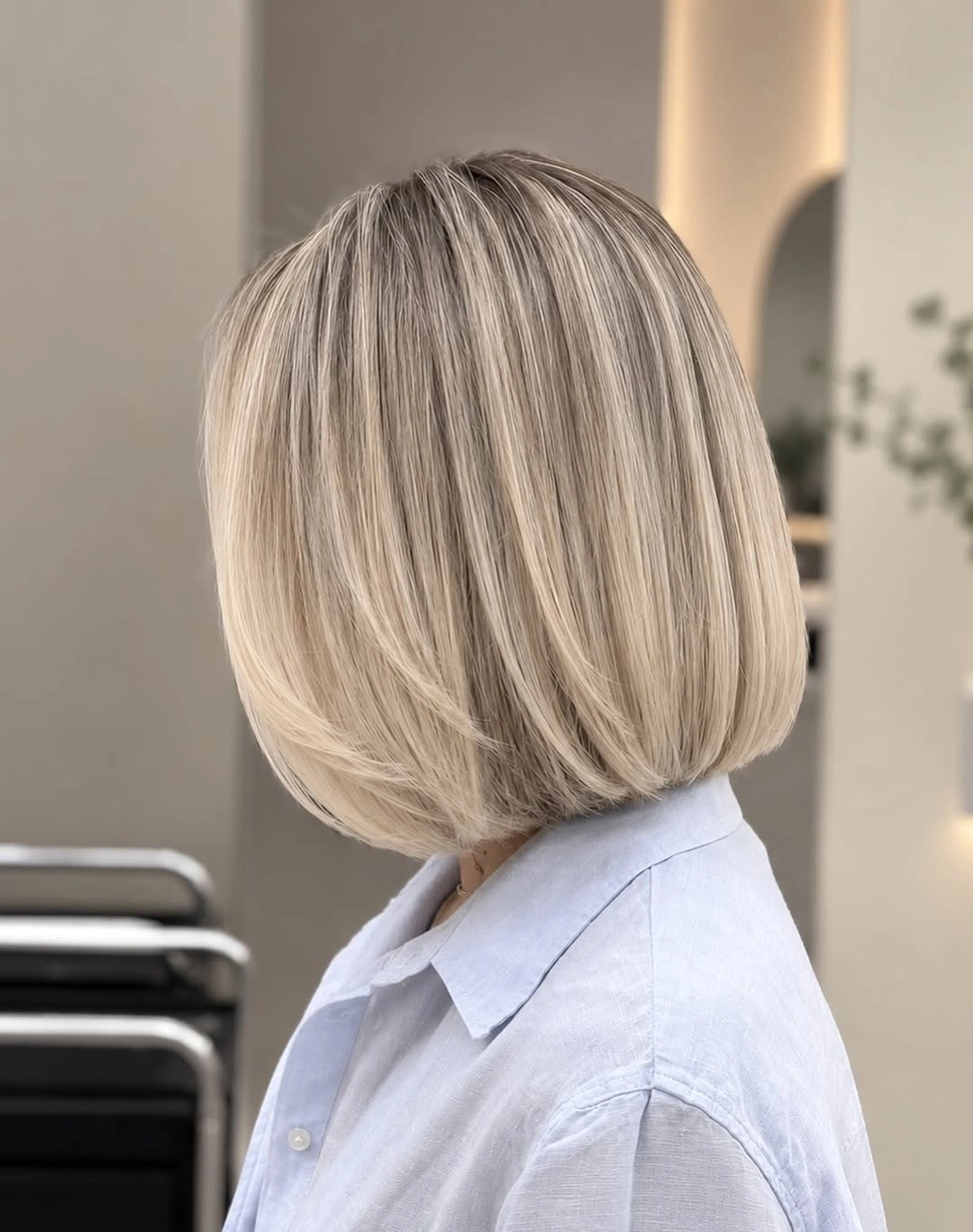 Rounded beige blonde bob with fine vertical dimension