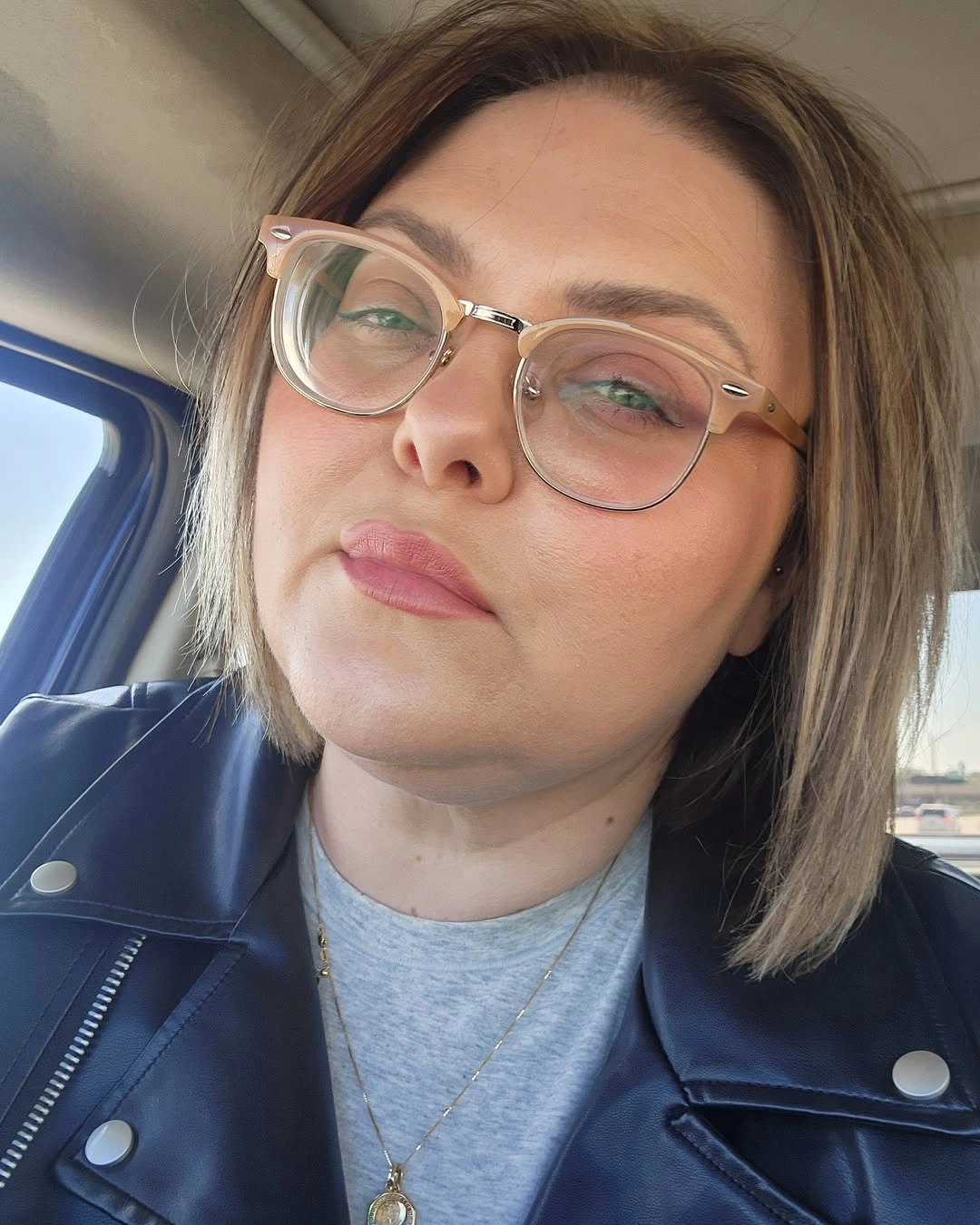 Straight highlighted bob with side part and clean ends