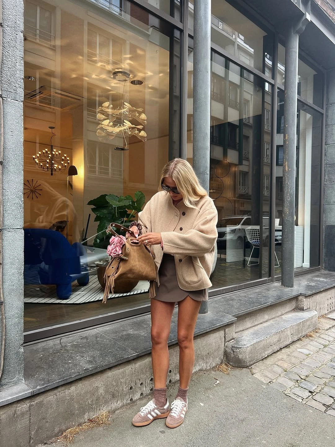Cream oversized cardigan short gray bottom tan bag pale sneakers