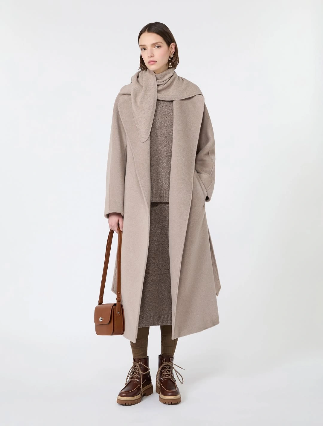 Long beige coat with scarf, taupe knit and lace-up boots