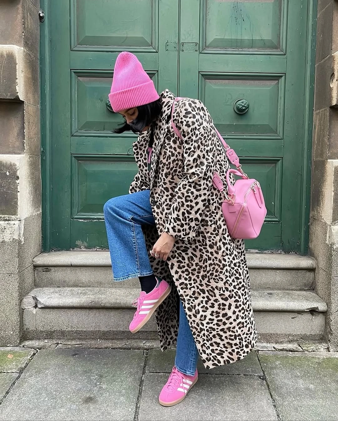 Leopard-print long coat with pink beanie, bag and sneakers