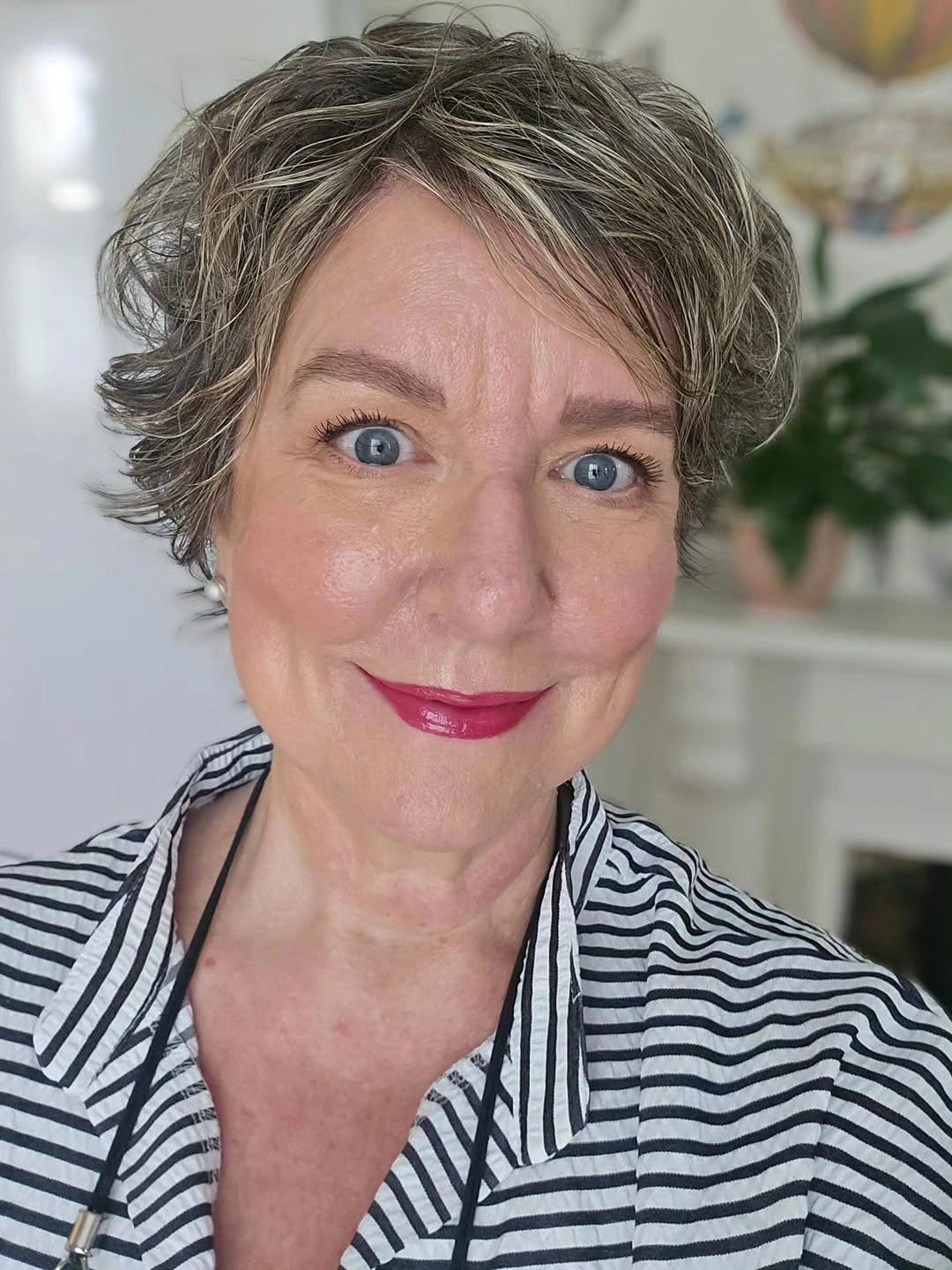 Short salt and pepper textured hair with side fringe