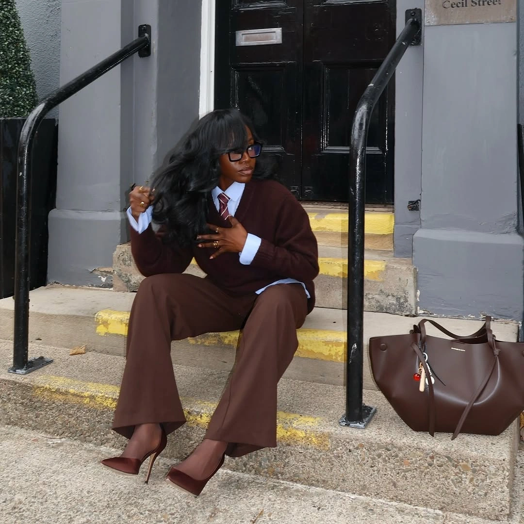 Brown sweater, collared shirt, tie, wide trousers and pointed heels