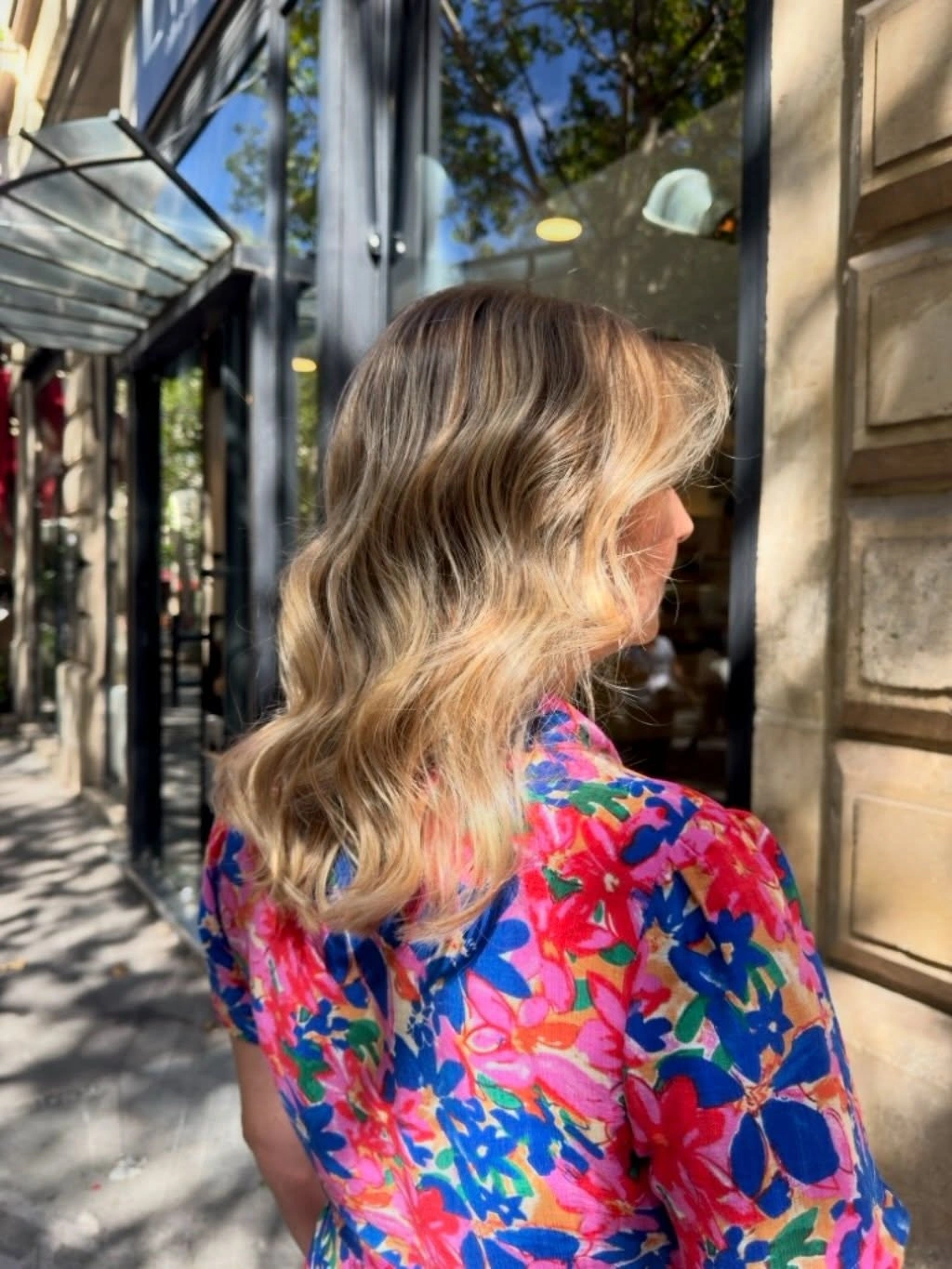 Back view of wavy blonde hair with golden dimensional ribbons