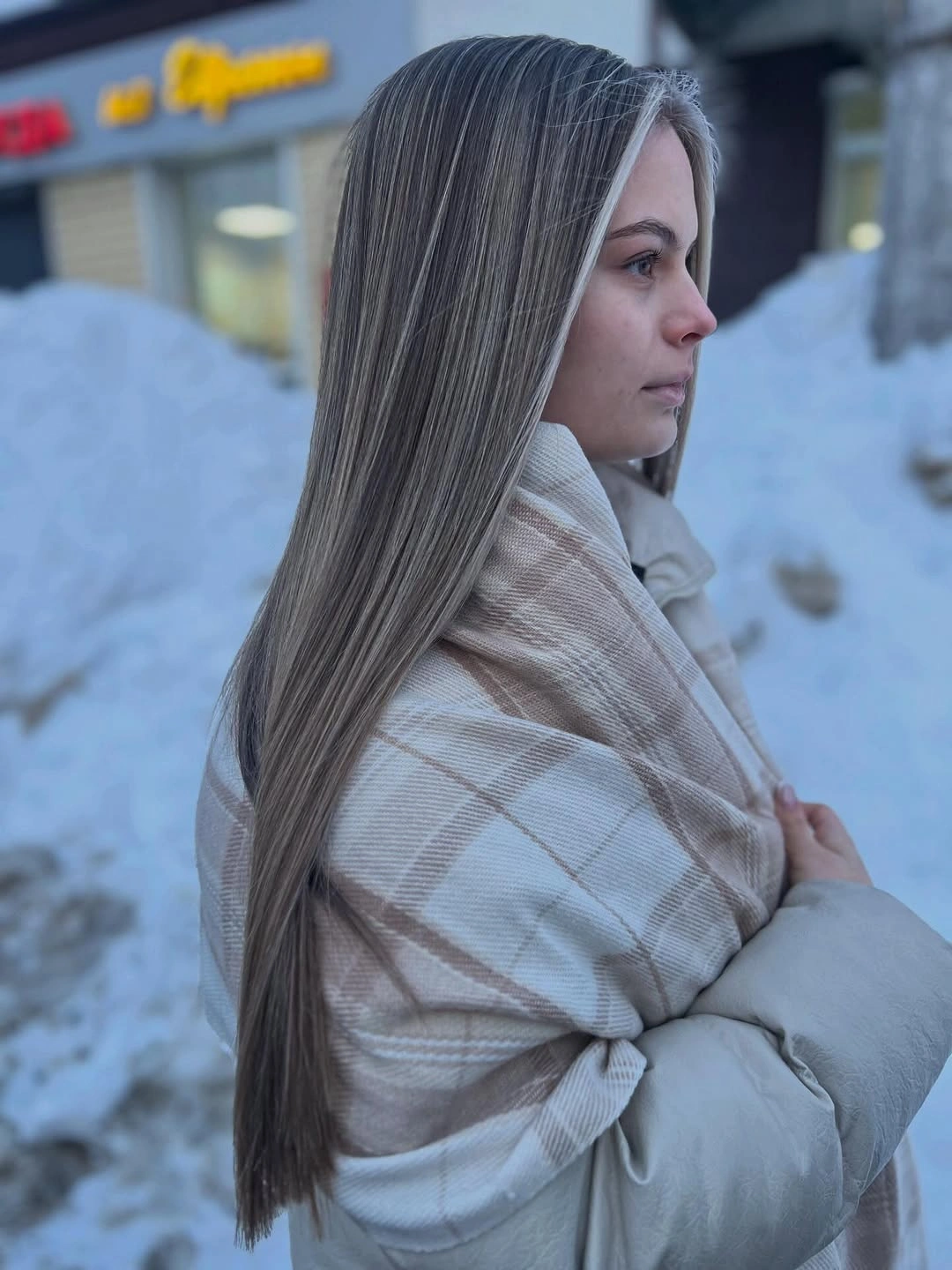 Very long ash-brown hair with pale blonde front pieces