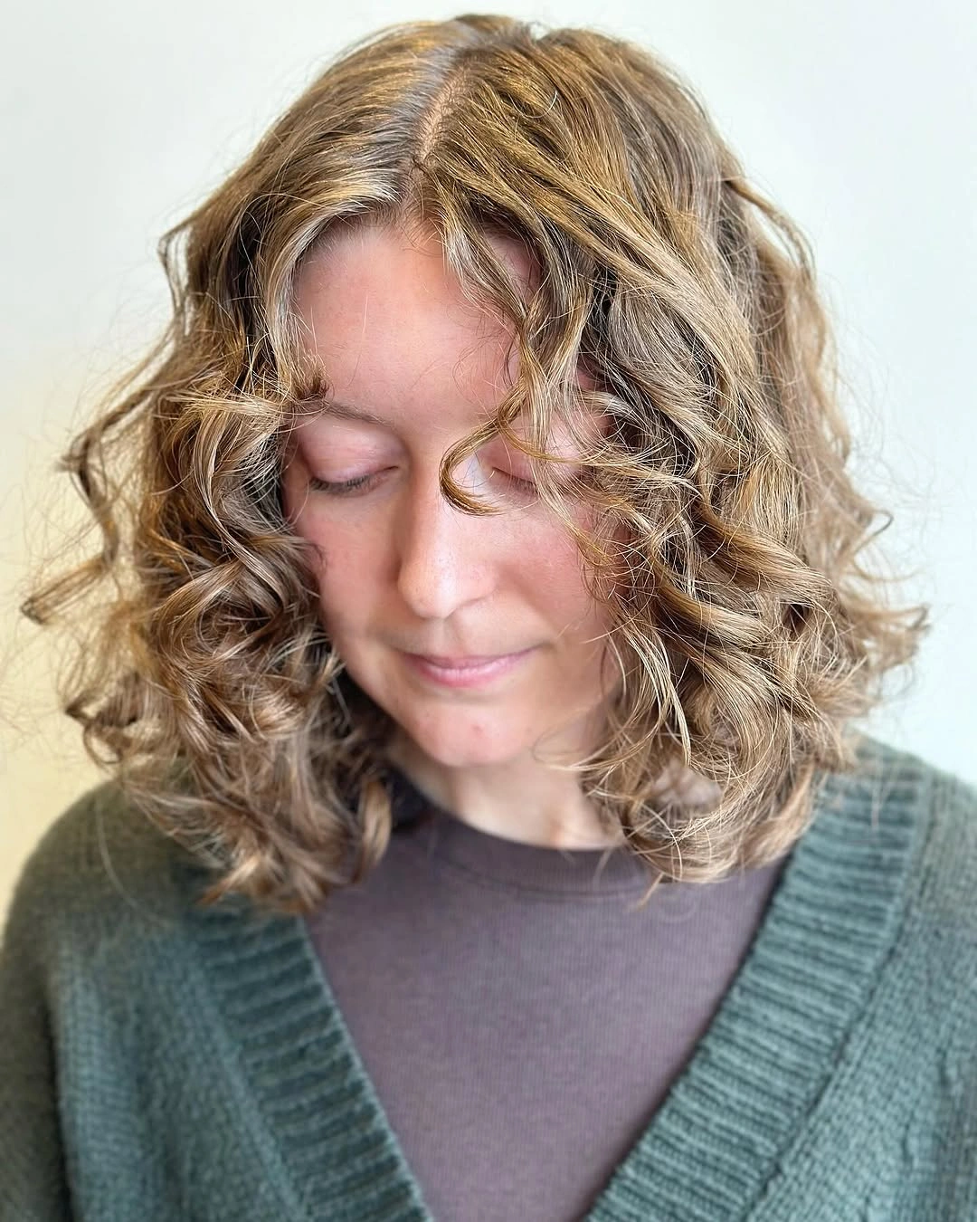 Short blonde curly bob with rounded shape
